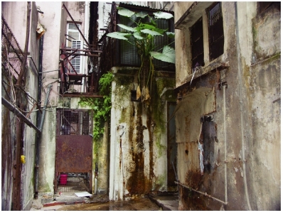 kirk pedersen urban asia photographs    Hong Kong: Condemned   2006