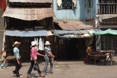 kirk pedersen urban asia photographs    Market, Phnom Penh   2008