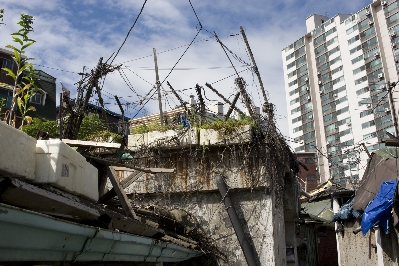 kirk pedersen urban asia photographs    Roof Garden, Osaka   2008