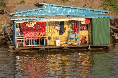 kirk pedersen urban asia photographs    Mekong River House, Phnom Penh   2008