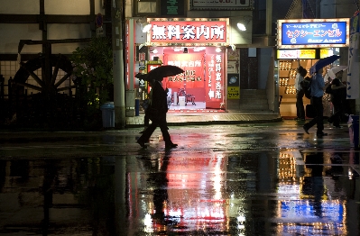 kirk pedersen urban asia photographs    Angel, Osaka   2008